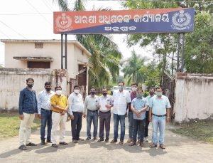 Read more about the article ପୌର ଯନ୍ତ୍ରୀଙ୍କୁ ଆକ୍ରମଣ ଘଟଣା, ଅଭିଯୁକ୍ତଙ୍କୁ ଗିରଫ ଦାବିରେ ଏସ୍‌ପିଙ୍କୁ ଭେଟିଲେ କର୍ମଚାରୀ