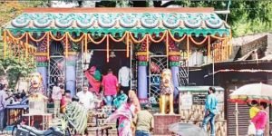 Read more about the article ମନ୍ଦିରରେ ଭିଡ଼, ୪ ପୂଜକଙ୍କୁ ଉଠାଇ ନେଲା ପୁଲିସ