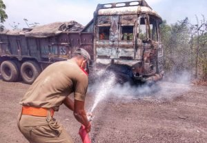 Read more about the article ରାସ୍ତା ମଝିରେ ଜଳିଗଲା ଟ୍ରକ୍