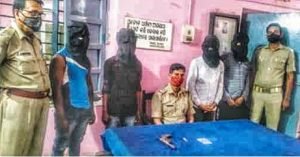 Read more about the article ଗୁଳିଭର୍ଭି ପିସ୍ତଲ ସହ ଗହଣା ଜବତ; ୪ ଗିରଫ