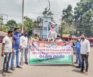 Read more about the article ମୁଖ୍ୟମନ୍ତ୍ରୀଙ୍କ କୁଶପୁତଳିକା ଦାହକଲା ଛାତ୍ର କଂଗ୍ରେସ