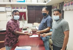 Read more about the article ଆଧାର କାର୍ଡ, ଏଟିଏମ ଓ ଡ୍ରାଇଭିଂ ଲାଇସେନ୍ସ ପାଇ ଥାନାରେ ଦେଲେ ଦୁଇ ବନ୍ଧୁ