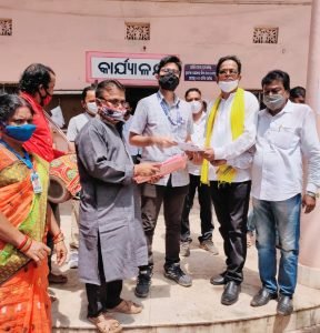 Read more about the article କଣିହାଁ କଳାକାର ସଂଘର ବିଡ଼ିଓଙ୍କୁ ୨୫ ଦଫା ଦାବିପତ୍ର ପ୍ରଦାନ