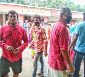 Read more about the article ବିଜିଗୋଳ ଟିକା କେନ୍ଦ୍ରରେ ସାମାଜିକ ଦୂରତା ଫୁ..