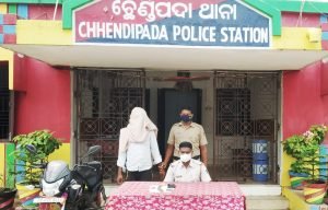 Read more about the article ଲୁଟେରା ଗିରଫ, ବାଇକ୍, ଭୁଜାଲି ଓ ଟଙ୍କା ଜବତ