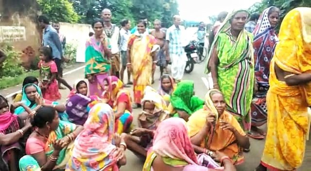 You are currently viewing ଜରିପାଲ ନମିଳିବାରୁ ବିକ୍ଷୋଭ