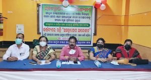 Read more about the article ସ୍ଥାୟୀ ନିଯୁକ୍ତି ଦାବିରେ ଆୟୁଷ ଡାକ୍ତରଙ୍କ ସାମ୍ବାଦିକ ସମ୍ମିଳନୀ