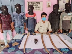 Read more about the article ଡକାୟତି ଉଦ୍ୟମ ପଣ୍ଡ , ମାରଣାସ୍ତ୍ର ସହ ୫ ଗିରଫ