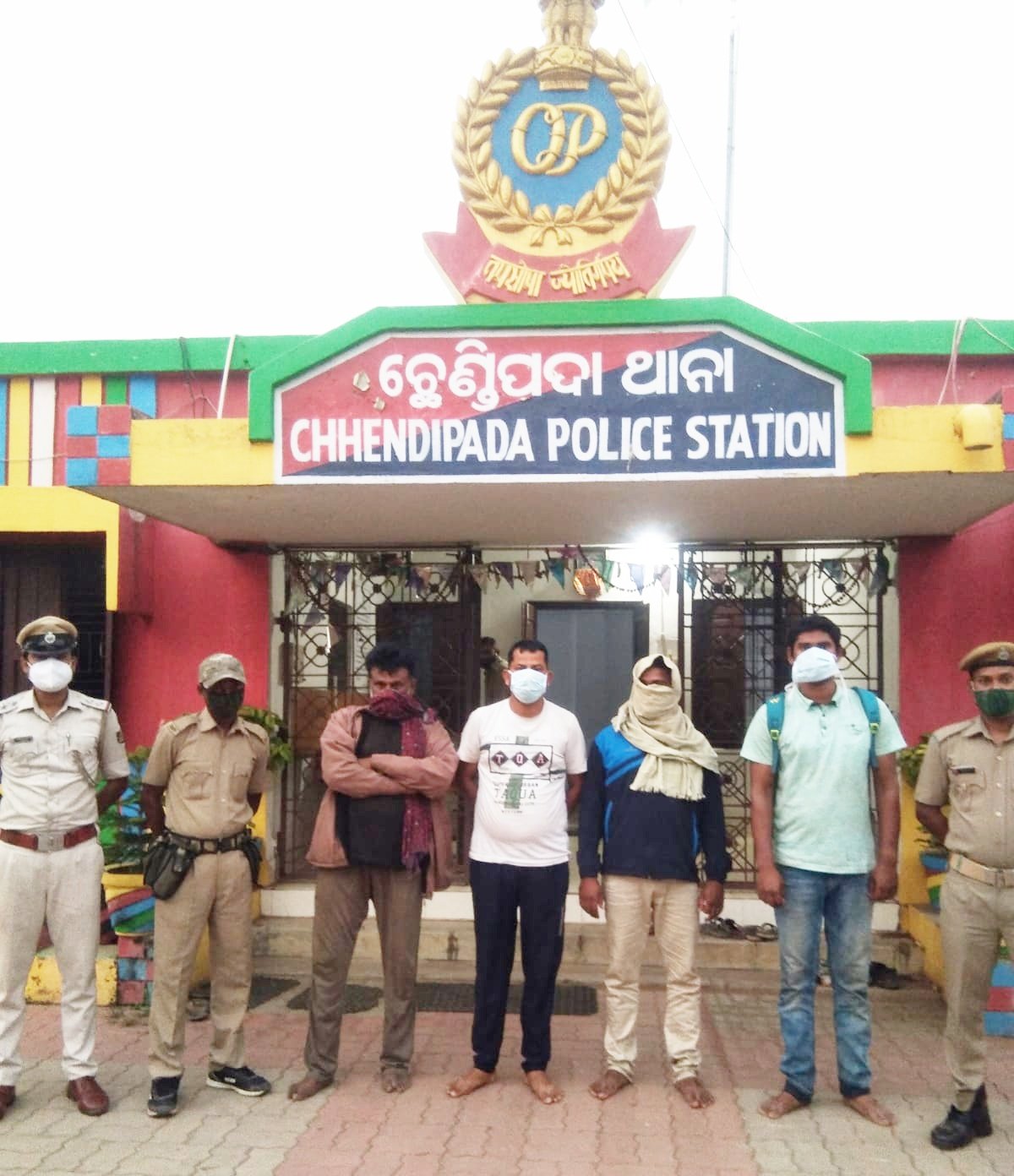 You are currently viewing ଲକ୍ଷାଧିକ ଟଙ୍କାର ଫାଇନ ଆସ ବୋଝେଇ ଟ୍ରକ ଜବତ, ୪ ଗିରଫ