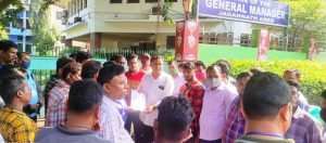 Read more about the article ୩ ଦଫା ଦାବି ନେଇ ଠିକା ଶ୍ରମିକଙ୍କ ବିକ୍ଷୋଭ