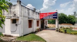 Read more about the article ସ୍କୁଲ ବନ୍ଦକରି ପ୍ରଧାନ ଶିକ୍ଷୟତ୍ରୀଙ୍କୁ ମାଡ଼, ୬ ମହିଳା ଗିରଫ