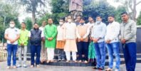 ମହାପୁରୁଷଙ୍କ ପ୍ରତିମୂର୍ତ୍ତିରେ ପୁଷ୍ପମାଲ୍ୟ