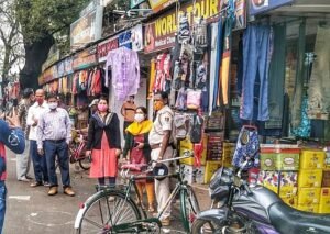 Read more about the article ସପିଂମଲ୍ ଓ ଦୋକାନରେ ପ୍ରଶାସନର ଚଢ଼ାଉ