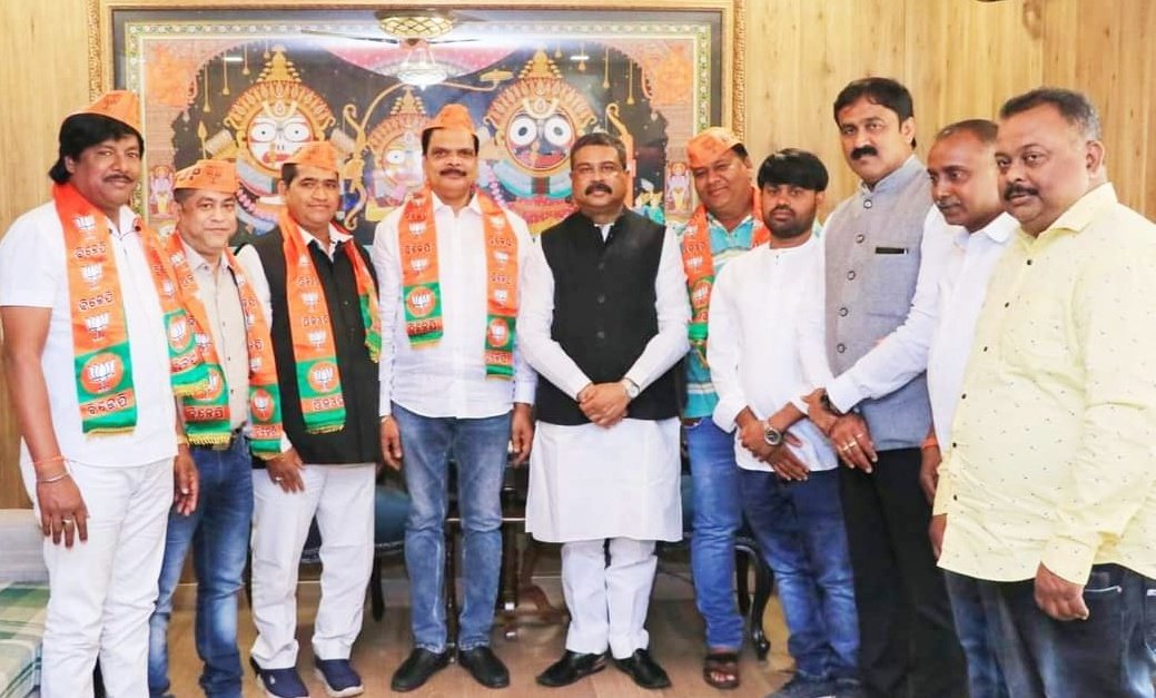You are currently viewing ବିଜେପିରେ ମିଶିଲେ ସୁନିଲ ଓ ଦିଲୀପ