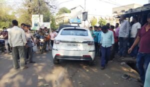 Read more about the article ଦୁଇ ଅଟୋକୁ ଧକ୍କା ଦେଲା କାର: ଅଳ୍ପକେ ବର୍ତିଲେ ବାଟୋଇ