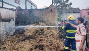 Read more about the article ବାଣ ଝୁଲ ପଡ଼ି ତିନି ବଖରା ଜଳିଗଲା