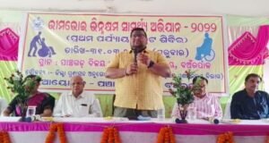 Read more about the article ଭୀମଭୋଇ ଭିନ୍ନକ୍ଷମ ସାମର୍ଥ୍ୟ ଅଭିଯାନ: ଦିବ୍ୟାଙ୍ଗଙ୍କୁ ହ୍ବିଲ ଚେୟାର ପ୍ରଦାନ କଲେ ଜିଲ୍ଲାପାଳ