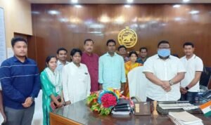 Read more about the article ଜିଲ୍ଲାପାଳଙ୍କୁ ସାକ୍ଷାତ କଲେ ତାଳଚେରର ନବ ନିର୍ବାଚିତ ପୌରାଧ୍ୟକ୍ଷ, ବ୍ଲକ ଅଧ୍ୟକ୍ଷା ଓ କାଉନସିଲର
