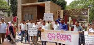 Read more about the article ଖାଲି ପଡ଼ିଥିବା ଶିକ୍ଷକ- ଶିକ୍ଷୟିତ୍ରୀ ପଦବୀ ପୂରଣ ପାଇଁ ମୁଖ୍ୟମନ୍ତ୍ରୀଙ୍କୁ ଦାବି