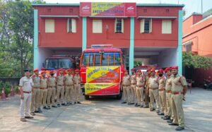 Read more about the article ଅଗ୍ନିଶମ ସୁରକ୍ଷା ସପ୍ତାହ: ରାସ୍ତାରେ ବୁଲି ବୁଲି ଲୋକଙ୍କୁ ସଚେତନ କଲେ ଆଗ୍ନିକ