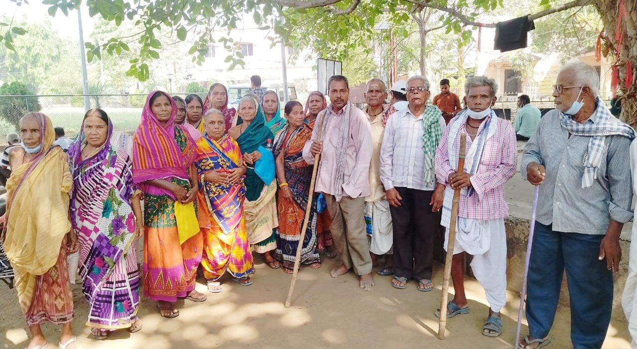 You are currently viewing ଭିନ୍ନକ୍ଷମ ବୃଦ୍ଧବୃଦ୍ଧା ଜିଲ୍ଲା କାର୍ଯ୍ୟାଳୟ ଘେରିଲେ