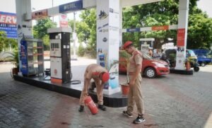 Read more about the article ଅଗ୍ନିଶମ ବିଭାଗ ପକ୍ଷରୁ ସହରର ବିଭିନ୍ନ ପେଟ୍ରୋଲ ପମ୍ପ ଓ ଗ୍ୟାସ ଗୋଦାମରେ ସୁରକ୍ଷା ଯାଞ୍ଚ