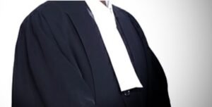 Read more about the article ଆଇନଜୀବିଙ୍କୁ ମଦ ବେପାରୀର ଆକ୍ରମଣ