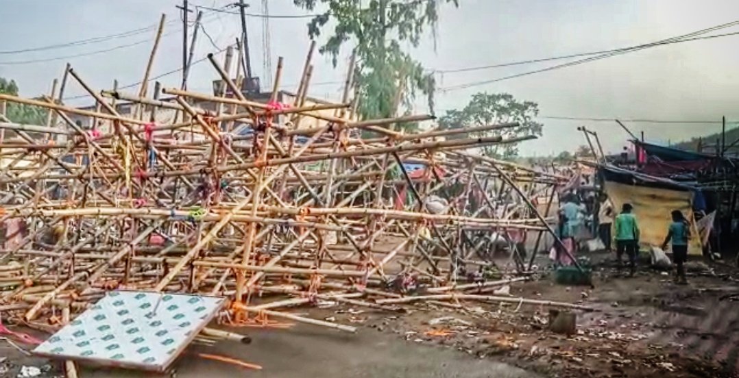 You are currently viewing ଚନ୍ଦନ ଯାତ୍ରା ବେଳେ କାଳ ବୈଶାଖୀ: ବିଦ୍ୟୁତ ଗେଟ୍ ତଳେ ଚାପି ହୋଇ ୫ ଗୁରୁତର