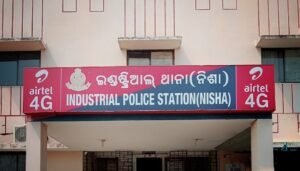 Read more about the article ଦେଶୀମଦ ଦୋକାନରୁ ଚୋରିକରି ୨ ଗିରଫ