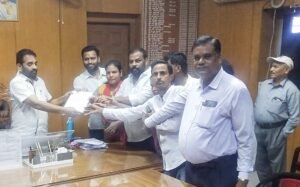 Read more about the article ଦରଦାମ୍ ବୃଦ୍ଧି ପ୍ରତିବାଦ, ରାଷ୍ଟ୍ରପତିଙ୍କ ଉଦ୍ଦେଶ୍ୟରେ ଦାବିପତ୍ର ପ୍ରଦାନ କଲେ ଓବିସି ସେଲ