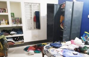 Read more about the article ଗ୍ରୀଲ ଭାଙ୍ଗି ଘରେ କଳା କନା ବୁଲାଇଲେ ଚୋର, ଲୁଟିନେଲେ ୬୦ ହଜାର ଟଙ୍କା ସହ ଲକ୍ଷାଧିକ ମୂଲ୍ୟର ସୁନାଗହଣା