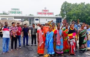 Read more about the article କଳା ବ୍ୟାଜ୍ ପିନ୍ଧି ନିରବ ପ୍ରତିବାଦ କରୁଛନ୍ତି ନାଲକୋ ଠିକା ମଜଦୁର ସଂଘ କର୍ମଚାରୀ