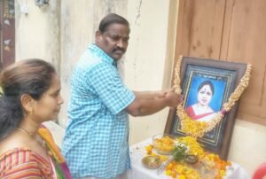 Read more about the article ଶିକ୍ଷୟିତ୍ରୀଙ୍କ ବିୟୋଗରେ ଶୋକସଭା