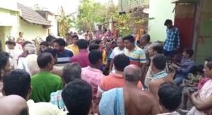 Read more about the article ଗର୍ଭବତୀଙ୍କୁ ହତ୍ୟା କଲେ ଶାଶୁ ଘର ଲୋକ, ଆତ୍ମହତ୍ୟାର ରୂପ ଦେବାକୁ ରଶିରେ ଝୁଲାଇ ଦେଇଥିବା ଅଭିଯୋଗ