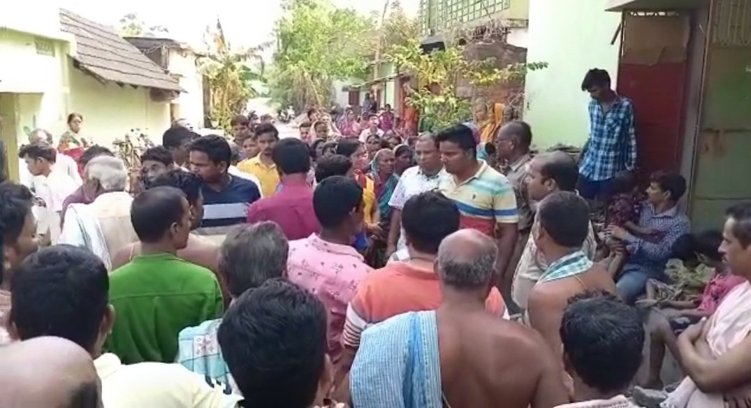 You are currently viewing ଗର୍ଭବତୀଙ୍କୁ ହତ୍ୟା କଲେ ଶାଶୁ ଘର ଲୋକ, ଆତ୍ମହତ୍ୟାର ରୂପ ଦେବାକୁ ରଶିରେ ଝୁଲାଇ ଦେଇଥିବା ଅଭିଯୋଗ