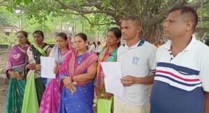 Read more about the article ୩ଟି ଶ୍ରେଣୀ ଗୃହରେ ପଢ଼ୁଛନ୍ତି ୮ ଟି କ୍ଲାସର ପିଲା, ତୁରନ୍ତ ବାକି ଘର ନିର୍ମାଣ ପାଇଁ ଜିଲ୍ଲାପାଳଙ୍କୁ ଦାବି