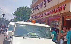 Read more about the article ବହୁମୁଖୀ ଶୃଙ୍ଖଳା ସ୍କ୍ୱାଡ୍‌ର ଚଢ଼ାଉ: ଜୁଏଲାରୀକୁ ୧୦ ହଜାର ଜରିମାନା, ମଦ କାଉଣ୍ଟରକୁ ନୋଟିସ୍