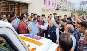 Read more about the article ଷ୍ଟେଟ ବ୍ୟାଙ୍କ ଅଫ୍ ଇଣ୍ଡିଆ ପକ୍ଷରୁ ପ୍ରଦାନ କରାଯାଇଥିବା ଆମ୍ବୁଲାନ୍ସର ଶୁଭାରମ୍ଭ କଲେ ଉପ-ବାଚସ୍ପତି