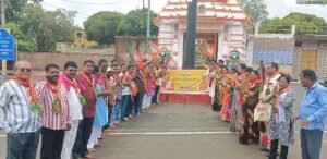 Read more about the article ଏନ୍‌ଡିଏ ରାଷ୍ଟ୍ରପତି ପ୍ରାର୍ଥୀନୀ ଦ୍ରୌପଦୀ ମୁର୍ମୁଙ୍କ ବିଜୟ ପାଇଁ ଜିଲ୍ଲା ବିଜେପିର ସାମୂହିକ ପ୍ରାର୍ଥନା