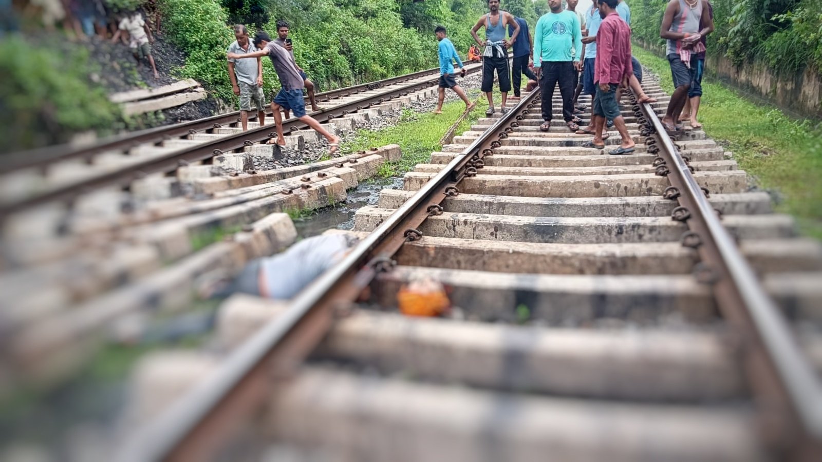 You are currently viewing ରେଳ ଧାରଣାରେ ଯୁବକଙ୍କ ଖଣ୍ଡ ବିଖଣ୍ଡିତ ମୃତ ଦେହ, କାରଣ ଅସ୍ପଷ୍ଟ