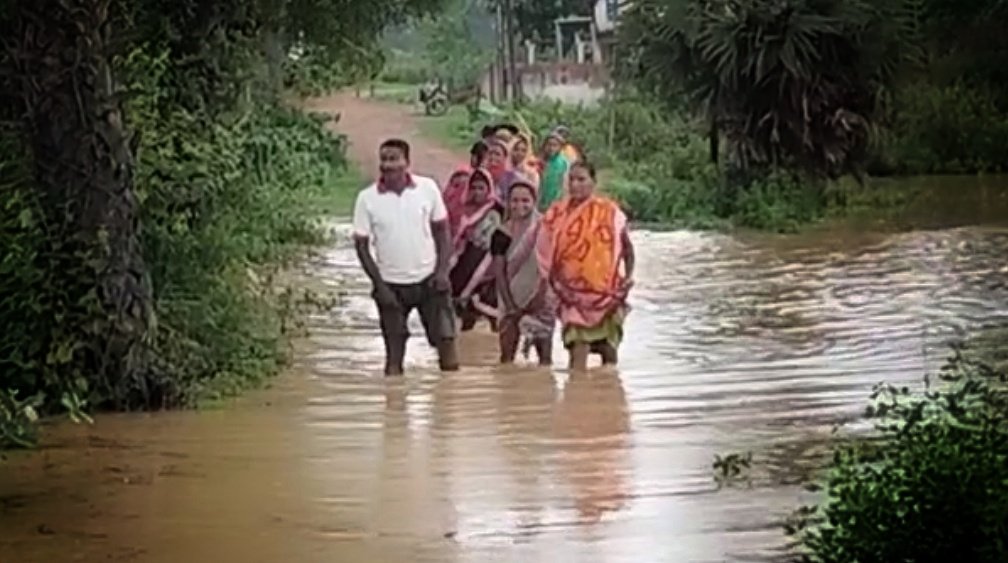 You are currently viewing ଜମି ଅଧିଗ୍ରହଣ ପରେ ନତଡ଼ାରେ କୃତ୍ରିମ ବନ୍ୟା ସ୍ଥିତି, ଗ୍ରାମବାସୀଙ୍କ ଅବସ୍ଥା ବେହାଲ