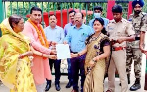 Read more about the article ତାଳଚେର ସାର କାରଖାନାରେ ସ୍ଥାନୀୟ ଯୁବକଙ୍କୁ ନିଯୁକ୍ତି ଦେବାକୁ ପ୍ରଜା ମହାସଂଘର ଦାବି, ନଚେତ୍ ଧାରଣା ଦେବାକୁ ଚେତାବନୀ