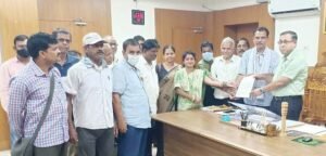 Read more about the article ତାଳଚେର ସରକାରୀ ମେଡିକାଲ୍ କଲେଜକୁ କାର୍ଯ୍ୟକ୍ଷମ କରିବାକୁ ମୁଖ୍ୟମନ୍ତ୍ରୀଙ୍କୁ ଦାବି ପତ୍ର ପ୍ରଦାନ