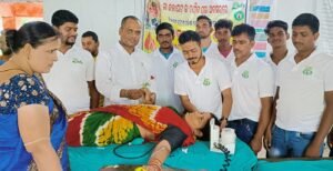 Read more about the article ମା’ କଳାପାଟଙ୍କ ବାର୍ଷିକ ପୂଜା ଅବସରରେ ଜୀବନବିନ୍ଦୁ କାର୍ଯ୍ୟକ୍ରମ, ୫୫ ୟୁନିଟ୍ ରକ୍ତ ସଂଗୃହୀତ