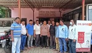 Read more about the article ସ୍ଥାୟୀ ନିଯୁକ୍ତି ଦାବିରେ ଆଉଟ୍ ଡୋର କ୍ୟାମ୍ପ ବନ୍ଦ ରଖିଛନ୍ତି ରକ୍ତ ଭଣ୍ଡାର କର୍ମଚାରୀ, ରୋଗୀ ହନ୍ତସନ୍ତ