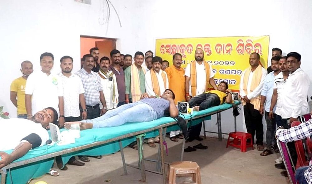 You are currently viewing ଗଣପତ୍ ମଣ୍ଡପରେ ଧୁମଧାମରେ ପାଳିତ ହେଲା ଗଣେଶଙ୍କ ଦ୍ଵିତୀୟ ଦିନ ପୂଜା, ଯୋଗ ଦେଲେ ବିଶିଷ୍ଟ ନେତୃବୃନ୍ଦ