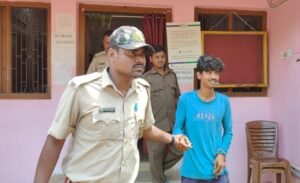 Read more about the article ବାରହା ଶିକାର ପାଇଁ ବିଦ୍ୟୁତ ତାର ବିଛାଇଥିବା ଶିକାରୀ  ଗିରଫ, ମୃତ ଅଣ୍ଡିରା ବାରହା ଜବତ