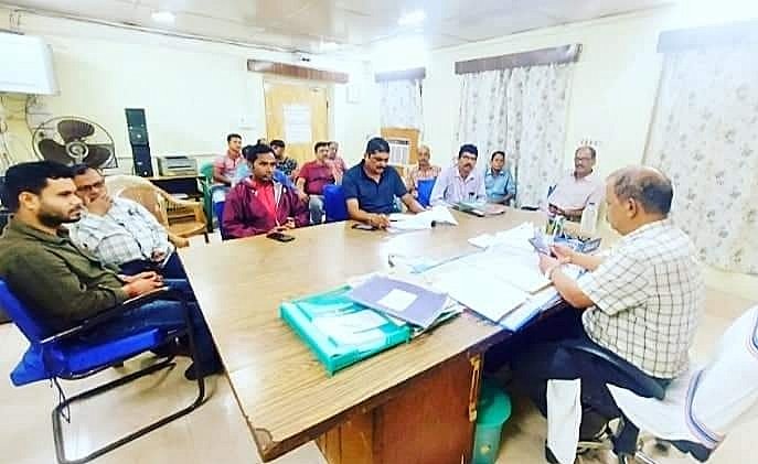 You are currently viewing ପାନୀୟ ଜଳ ସମସ୍ୟାର ସମାଧାନ ପାଇଁ ତାଳଚେର ଏରିଆ ପିଓଙ୍କୁ ଅଭିଯୋଗ କଲେ ୩ଗାଁର ଲୋକ