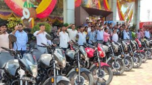 Read more about the article ଲକ୍ଷ୍ମୀ ହୋଣ୍ଡାରେ ୟୁନିକର୍ଣ୍ଣ ଗ୍ରାହକଙ୍କ ସମାବେଶ, କମ୍ ଡାଉନ ପେମେଣ୍ଟ ଏବଂ ସୁଧରେ ଗାଡ଼ି କିଣୁଛନ୍ତି ଗ୍ରାହକ