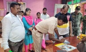 Read more about the article ବିଭିନ୍ନ ଦୋକାନ, ପେଟ୍ରୋଲ ପମ୍ପରେ ଅତର୍କିତ ଚଢ଼ଉ କଲା ପ୍ରଶାସନର ସ୍ୱତନ୍ତ୍ର ଟିମ୍; ଆଦାୟ ହେଲା ମୋଟା ଅଙ୍କର ଫାଇନ୍